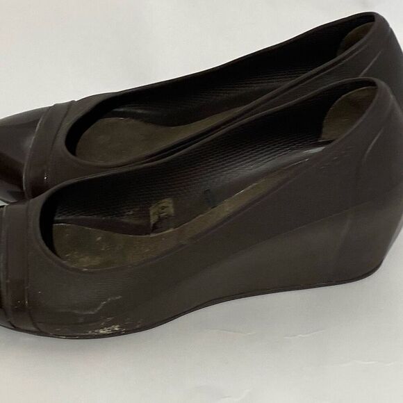Crocs Women's Dark Brown Patent Toe Cap Wedge Shoes Size 9 - Picture 3 of 8